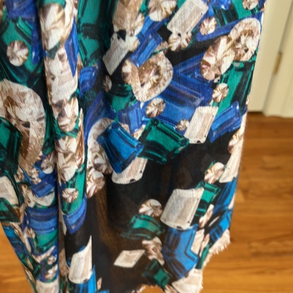 Jewel print shawl, beautiful color mixed with black ground - Picture 4 of 10